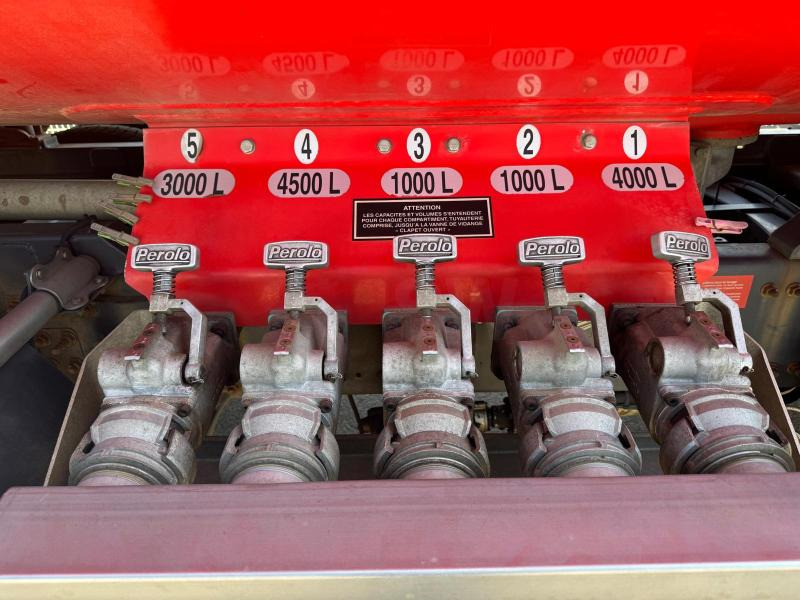 Camion citerne pour transport de carburant Renault Premium: photos 10 Camion citerne pour transport de carburant Renault Premium: photos 10