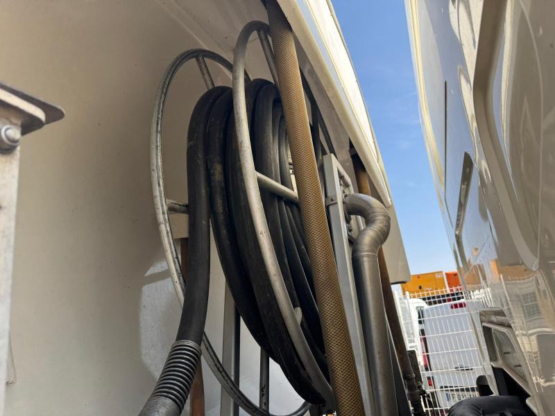 Camion citerne pour transport de carburant Renault Premium: photos 7 Camion citerne pour transport de carburant Renault Premium: photos 7