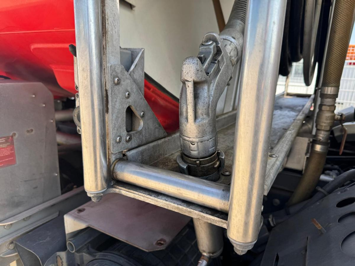 Camion citerne pour transport de carburant Renault Premium: photos 8 Camion citerne pour transport de carburant Renault Premium: photos 8