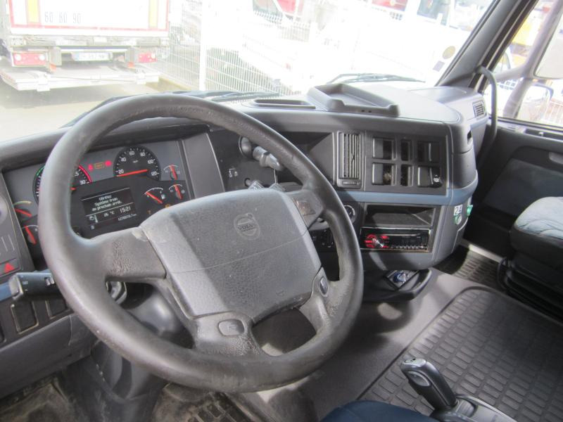 Photo d'intérieur 1: Tracteur routier Volvo FH 440 Photo d'intérieur 1: Tracteur routier Volvo FH 440