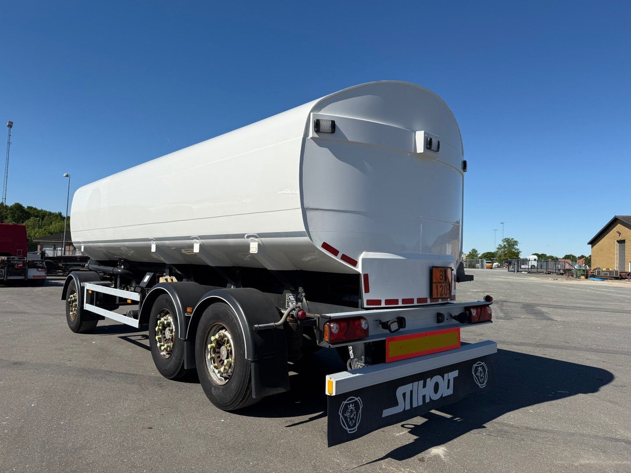 Eurotank 3 axle ET-26-4 ADR 25.500 L 4 Room - Remorque citerne: photos 4 Eurotank 3 axle ET-26-4 ADR 25.500 L 4 Room - Remorque citerne: photos 4