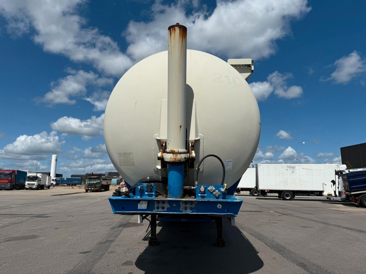 Feldbinder 3 axle 63 m3 Silo trailer Feldbinder 3 axle 63 m3 Silo trailer - Citerne pulvérulente: photos 5 Feldbinder 3 axle 63 m3 Silo trailer Feldbinder 3 axle 63 m3 Silo trailer - Citerne pulvérulente: photos 5