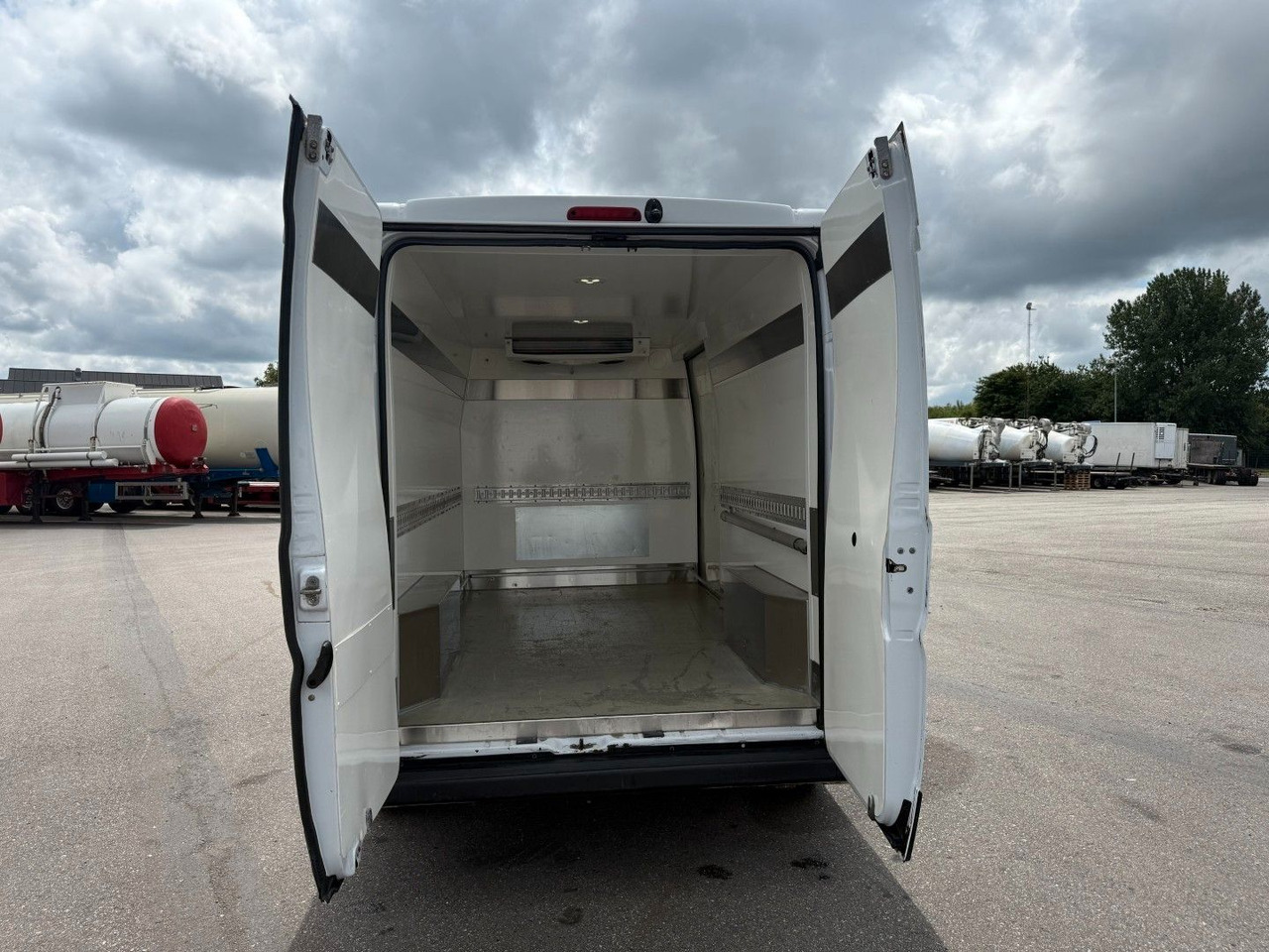 Fiat Ducato 2.3 MJT 150 Waeco Frigo (Engine Damage) - Utilitaire frigorifique: photos 5 Fiat Ducato 2.3 MJT 150 Waeco Frigo (Engine Damage) - Utilitaire frigorifique: photos 5