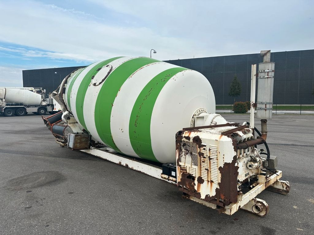 LT 90 D 9 m3 Concrete Mixer on Flat / Deutz - Camion malaxeur: photos 2 LT 90 D 9 m3 Concrete Mixer on Flat / Deutz - Camion malaxeur: photos 2