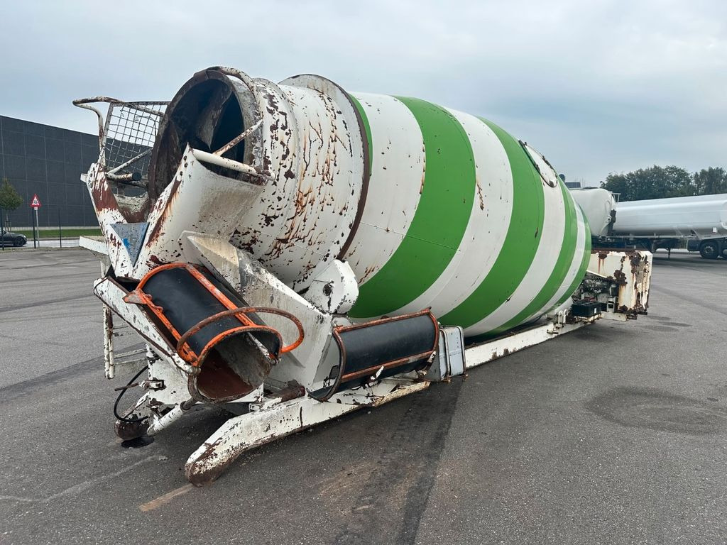LT 90 D 9 m3 Concrete Mixer on Flat / Deutz - Camion malaxeur: photos 3 LT 90 D 9 m3 Concrete Mixer on Flat / Deutz - Camion malaxeur: photos 3