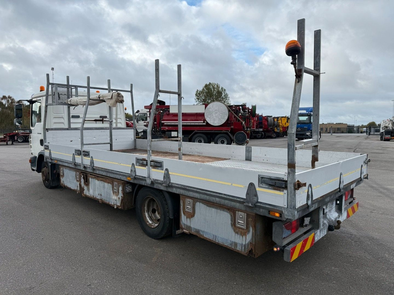 MAN TGL 10.180 4x2 Flatbed 6,,80 m. Euro 3 - Camion plateau: photos 4 MAN TGL 10.180 4x2 Flatbed 6,,80 m. Euro 3 - Camion plateau: photos 4