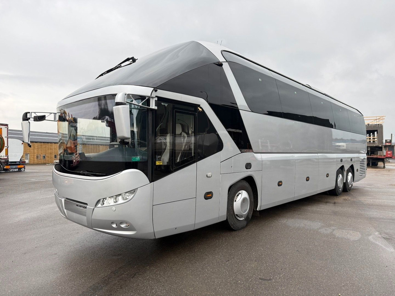 Neoplan Starliner N 5218 Euro 6 - Autocar: photos 1 Neoplan Starliner N 5218 Euro 6 - Autocar: photos 1