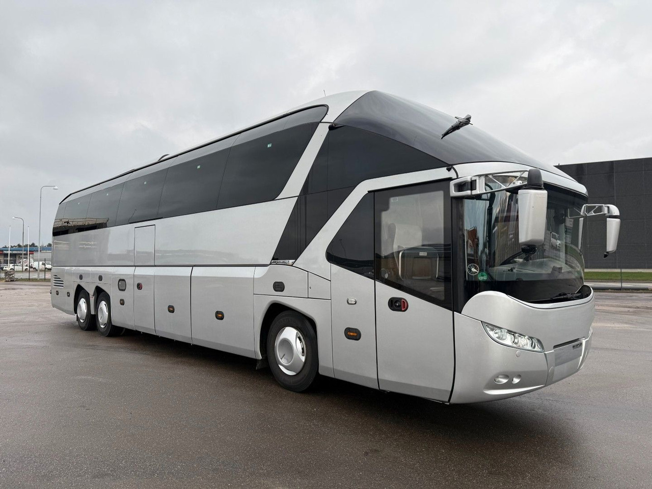 Neoplan Starliner N 5218 Euro 6 - Autocar: photos 2 Neoplan Starliner N 5218 Euro 6 - Autocar: photos 2