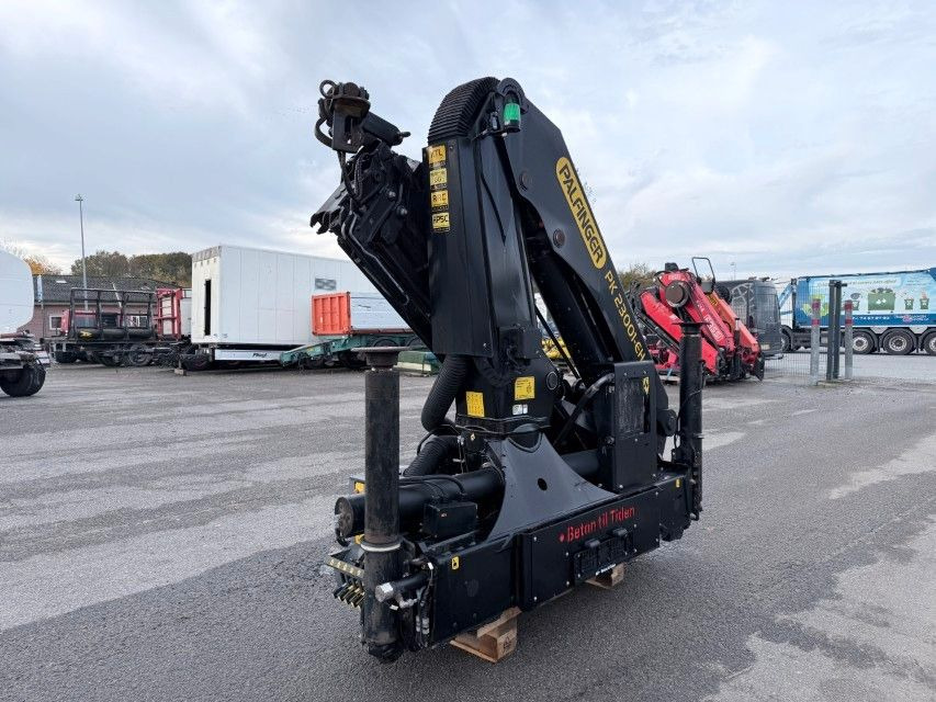 Palfinger PK 23001 EH Radio Remote / Kran / Crane - Camion grue: photos 2 Palfinger PK 23001 EH Radio Remote / Kran / Crane - Camion grue: photos 2