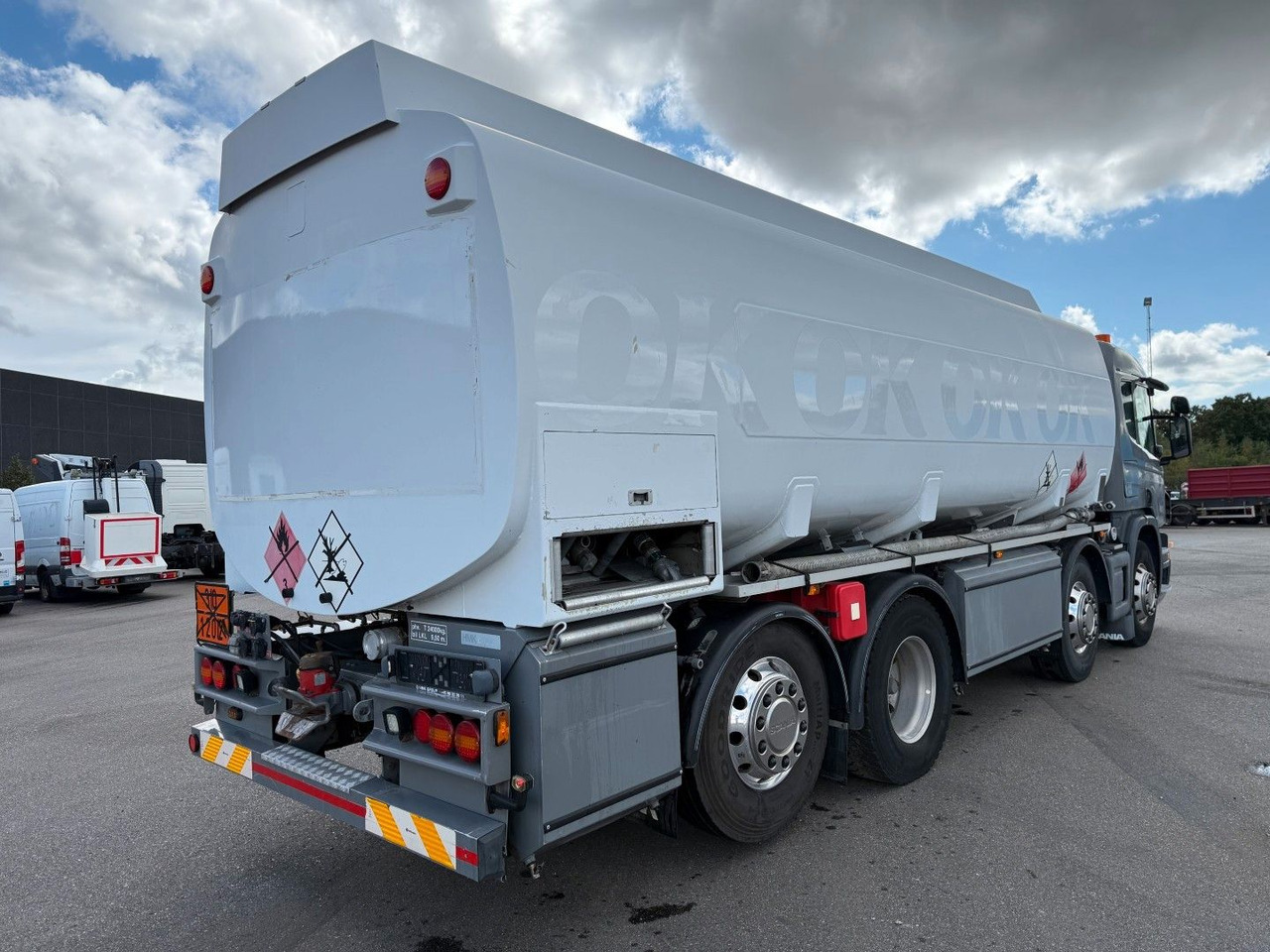 Scania P400 8x2*6 HMK Bilcon 24.000 l. ADR Euro 5 - Camion citerne: photos 3 Scania P400 8x2*6 HMK Bilcon 24.000 l. ADR Euro 5 - Camion citerne: photos 3