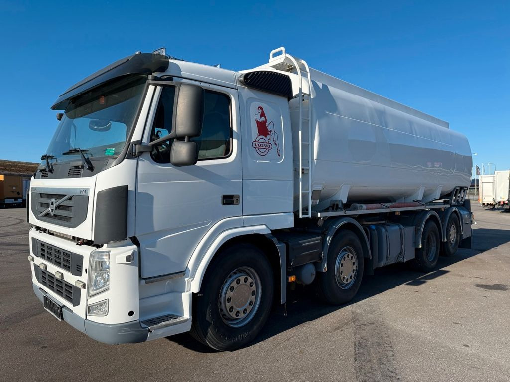 Volvo FM460 8x2*6 24.000 l. ADR Tank - Camion citerne: photos 1 Volvo FM460 8x2*6 24.000 l. ADR Tank - Camion citerne: photos 1