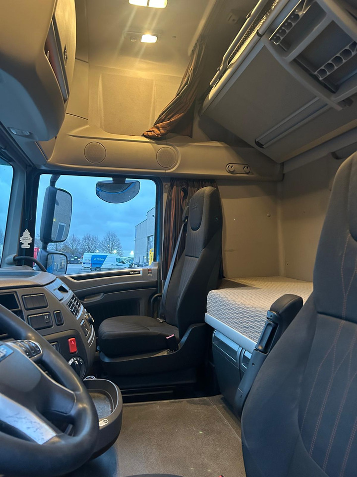 DAF XF 530 - Tracteur routier: photos 5 DAF XF 530 - Tracteur routier: photos 5