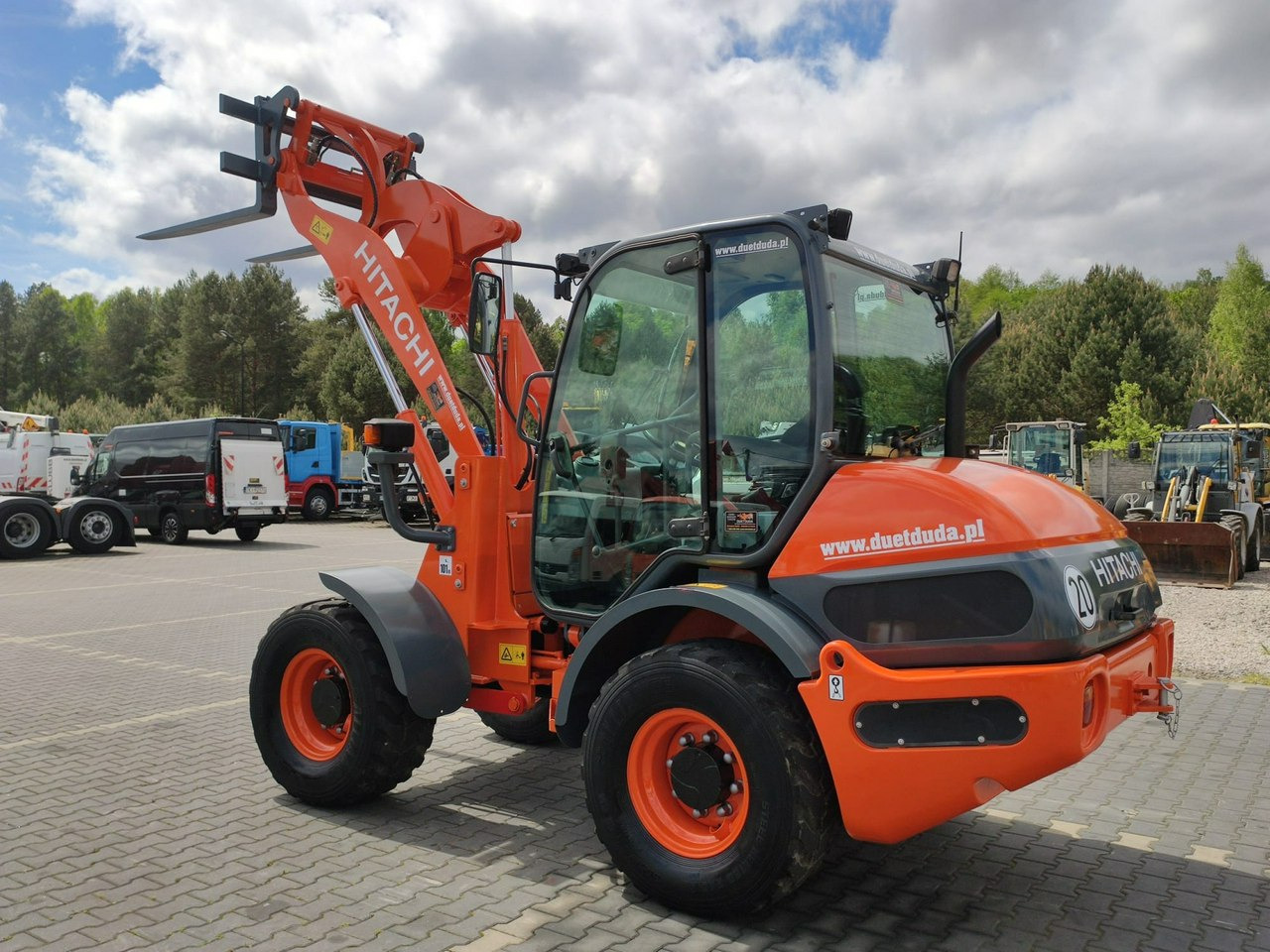 Hitachi ZW75 Wheel Loader Szybko-Złącze Widły Stan Bardzo Dobry - Chargeuse sur pneus: photos 4 Hitachi ZW75 Wheel Loader Szybko-Złącze Widły Stan Bardzo Dobry - Chargeuse sur pneus: photos 4