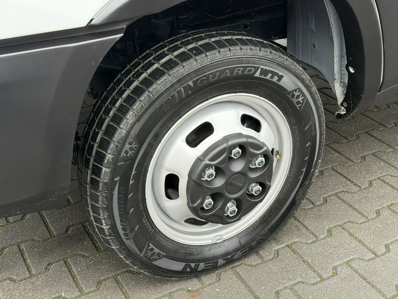 Iveco Daily 35C16 V - Utilitaire benne: photos 2 Iveco Daily 35C16 V - Utilitaire benne: photos 2