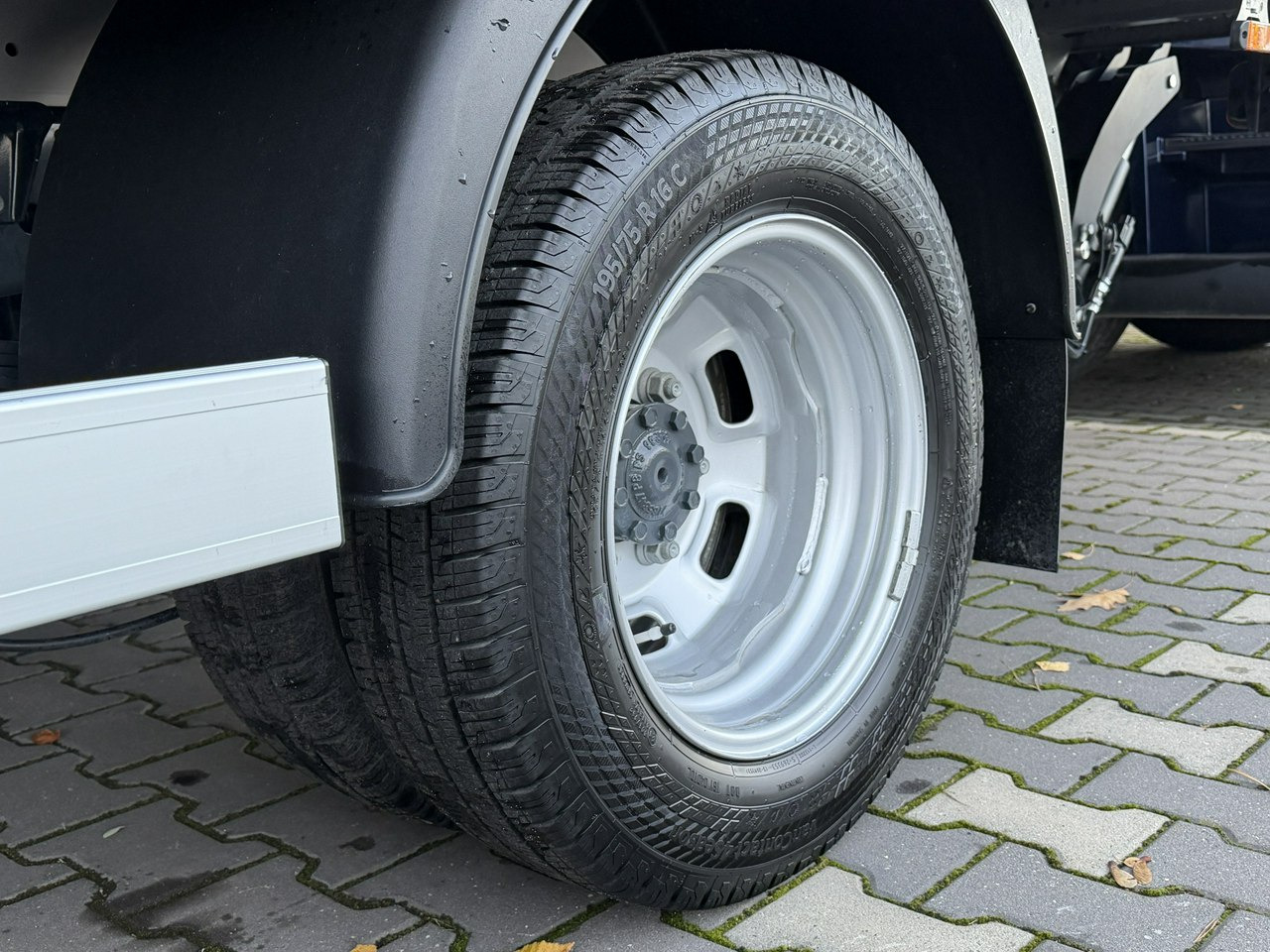 Iveco Daily 35C16 V - Fourgon grand volume: photos 5 Iveco Daily 35C16 V - Fourgon grand volume: photos 5