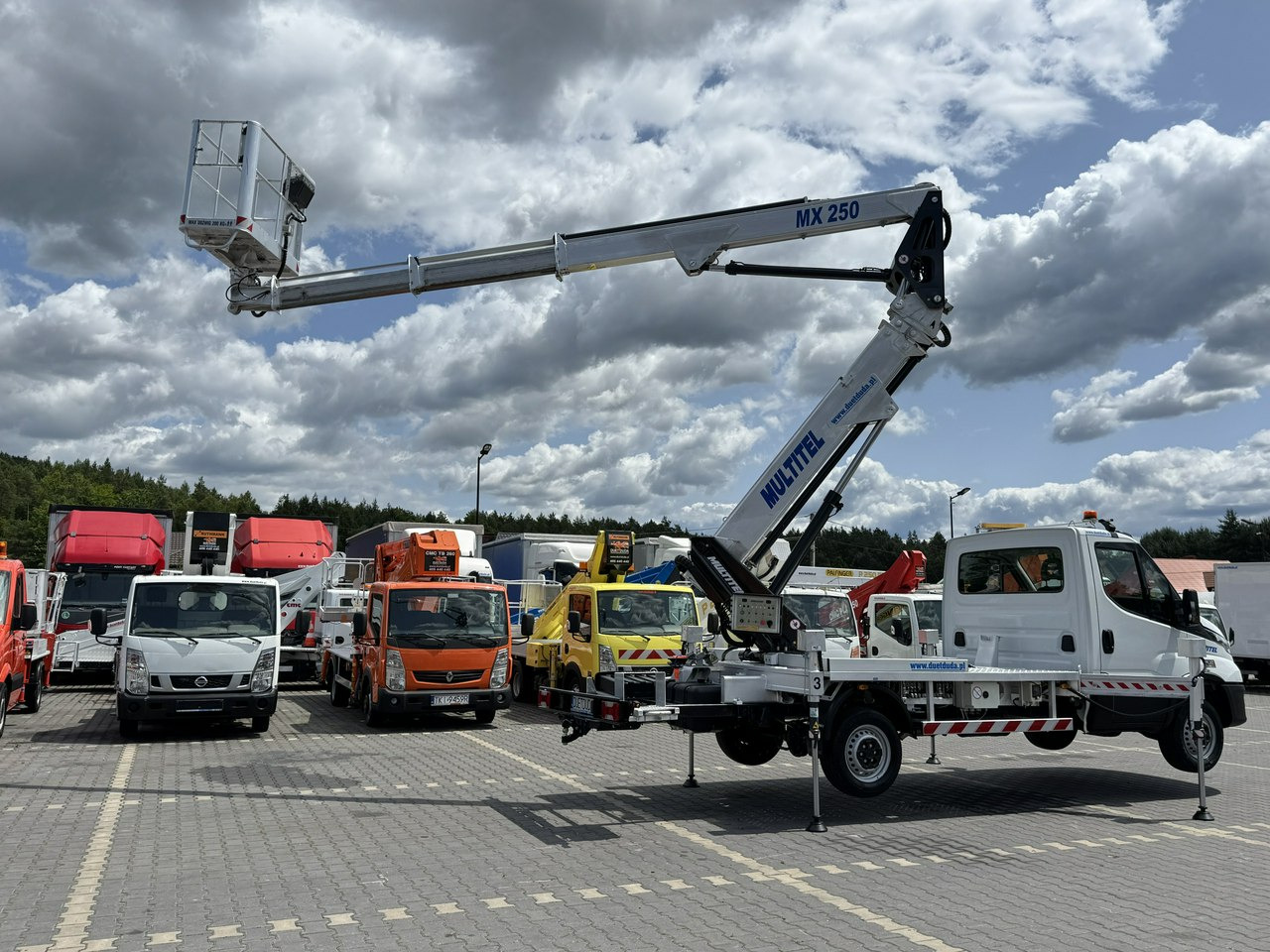 Iveco Daily 35S14 - Camion avec nacelle: photos 3 Iveco Daily 35S14 - Camion avec nacelle: photos 3