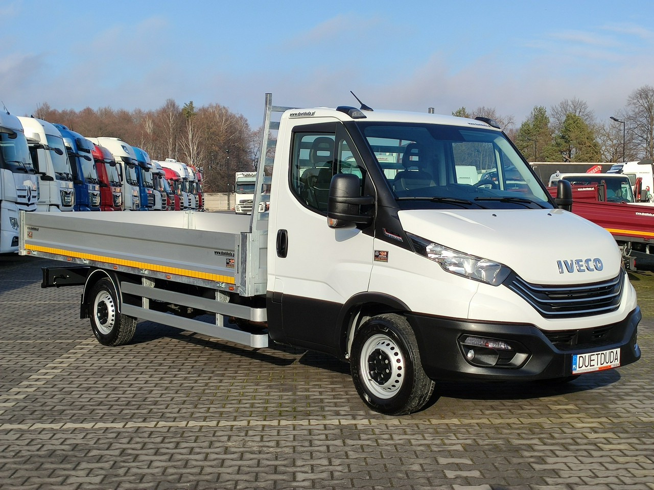 Iveco Daily 35S16 V - Utilitaire plateau: photos 1 Iveco Daily 35S16 V - Utilitaire plateau: photos 1