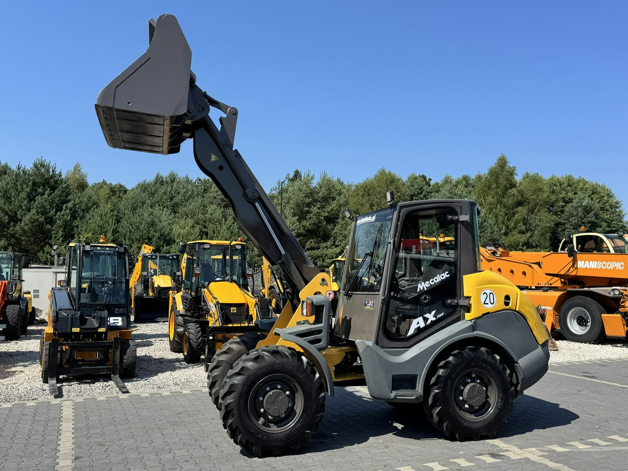 Mecalac AX 700 Szybko-Złącze Łyżka Super Stan - Chargeuse sur pneus: photos 2 Mecalac AX 700 Szybko-Złącze Łyżka Super Stan - Chargeuse sur pneus: photos 2