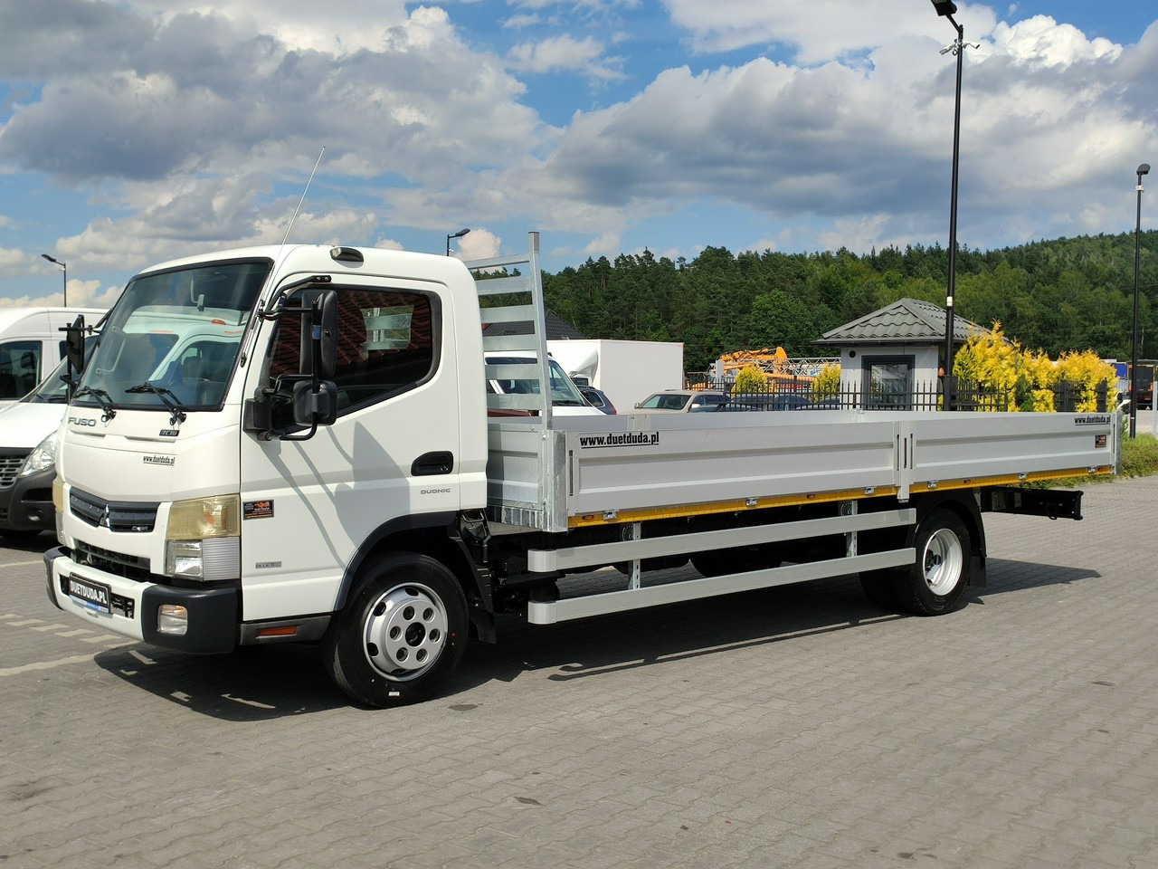Mitsubishi Canter 7C18 3.0/150 KM Skrzyniowy Automat Klima - Camion plateau: photos 1 Mitsubishi Canter 7C18 3.0/150 KM Skrzyniowy Automat Klima - Camion plateau: photos 1