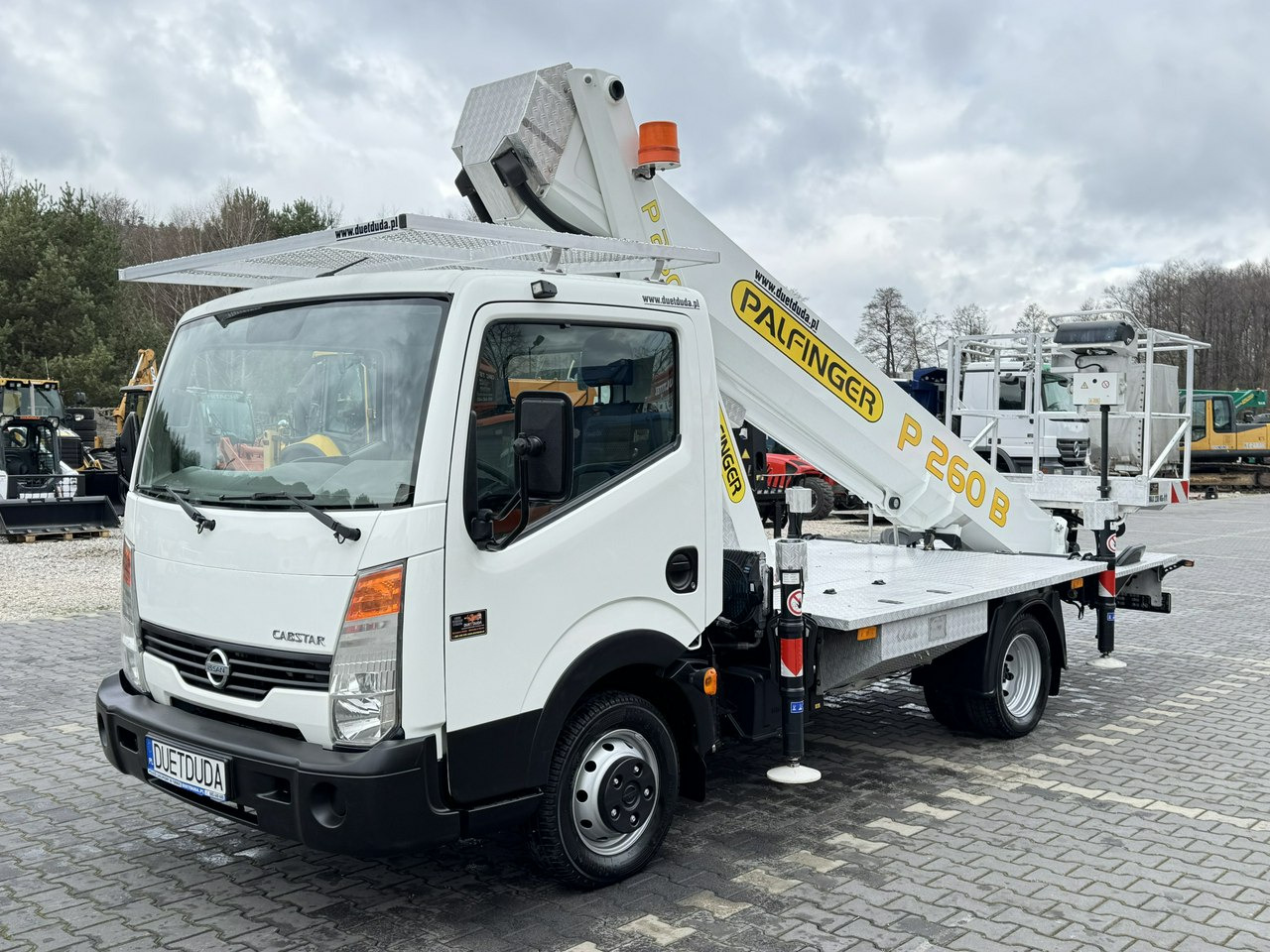 Nissan Cabstar - Camion avec nacelle: photos 4 Nissan Cabstar - Camion avec nacelle: photos 4