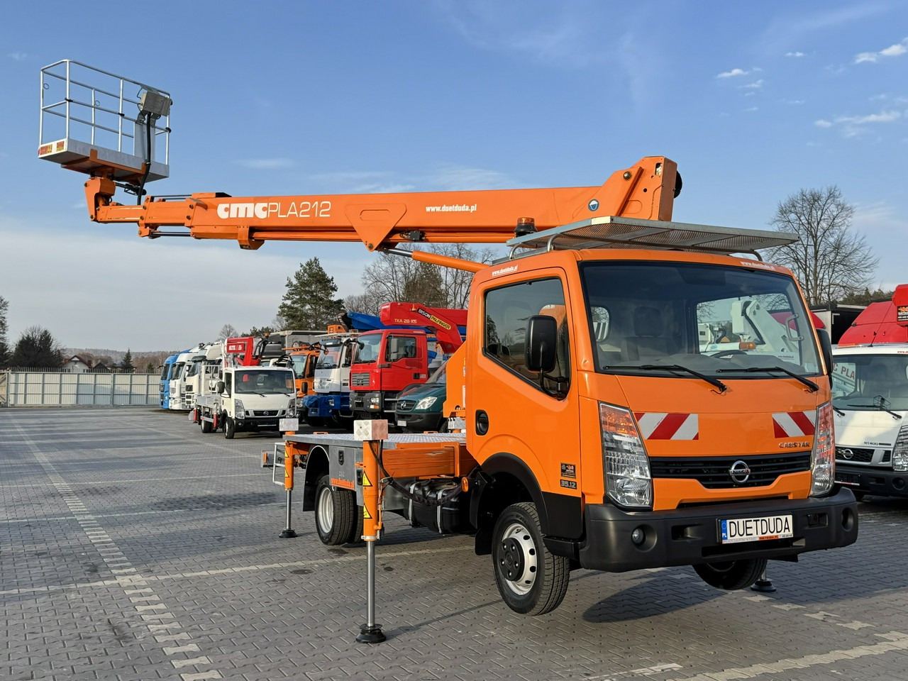 Nissan Cabstar - Camion avec nacelle: photos 2 Nissan Cabstar - Camion avec nacelle: photos 2