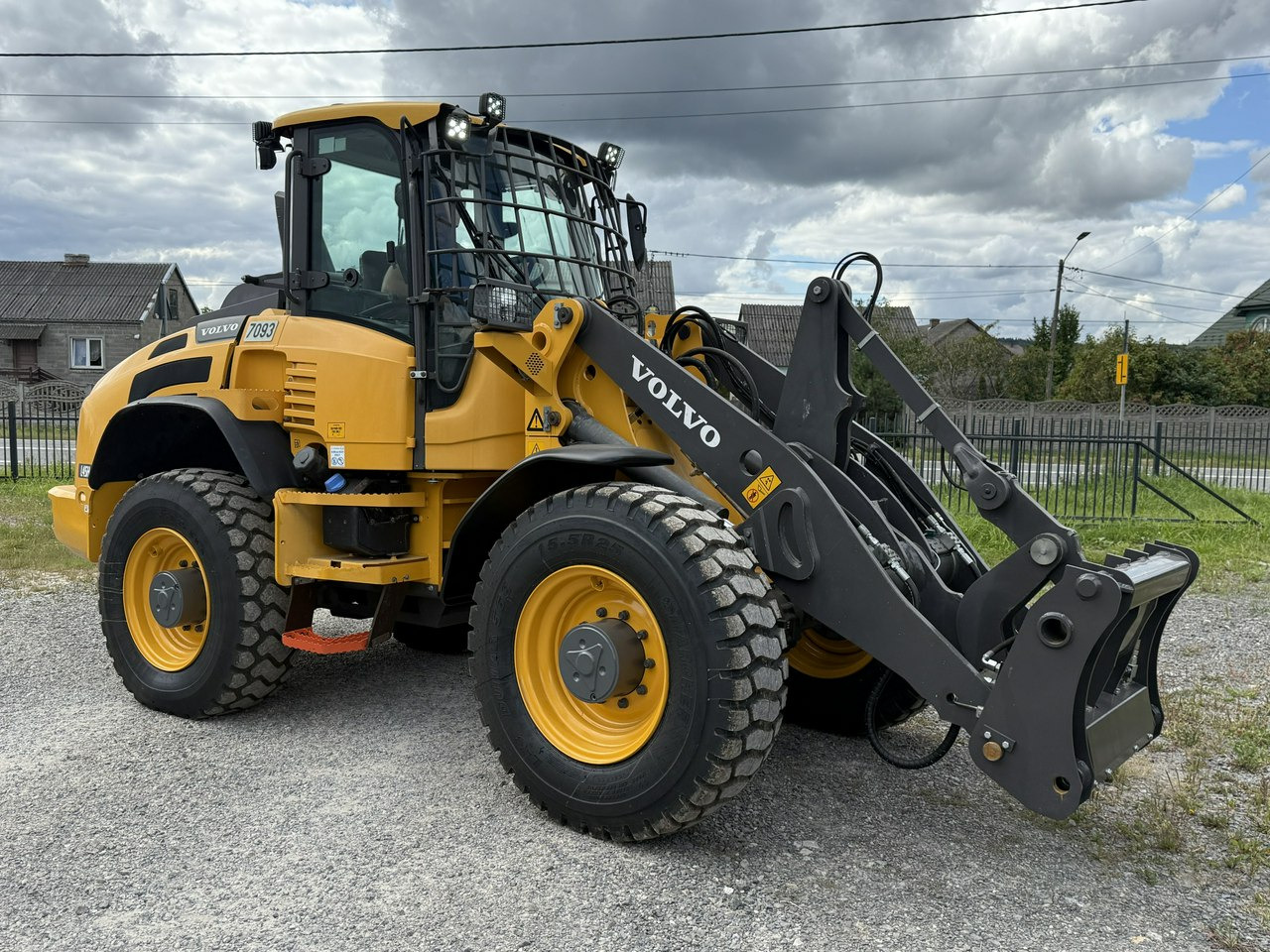 Volvo Waga -10ton WHEEL LOADER L45H Maszyna w Bardzo Dobrym Stanie - Chargeuse sur pneus: photos 1 Volvo Waga -10ton WHEEL LOADER L45H Maszyna w Bardzo Dobrym Stanie - Chargeuse sur pneus: photos 1