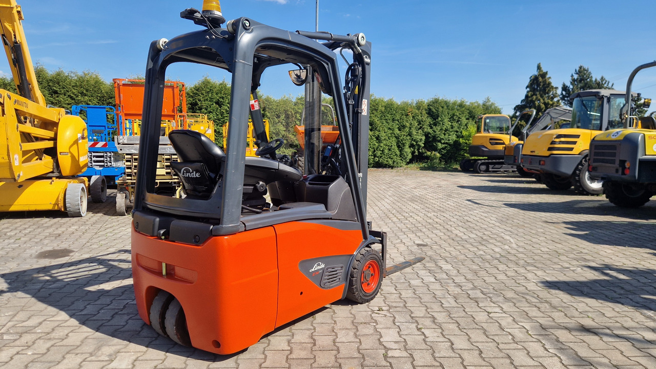 LINDE E 14 EVO - Chariot élévateur électrique: photos 2 LINDE E 14 EVO - Chariot élévateur électrique: photos 2