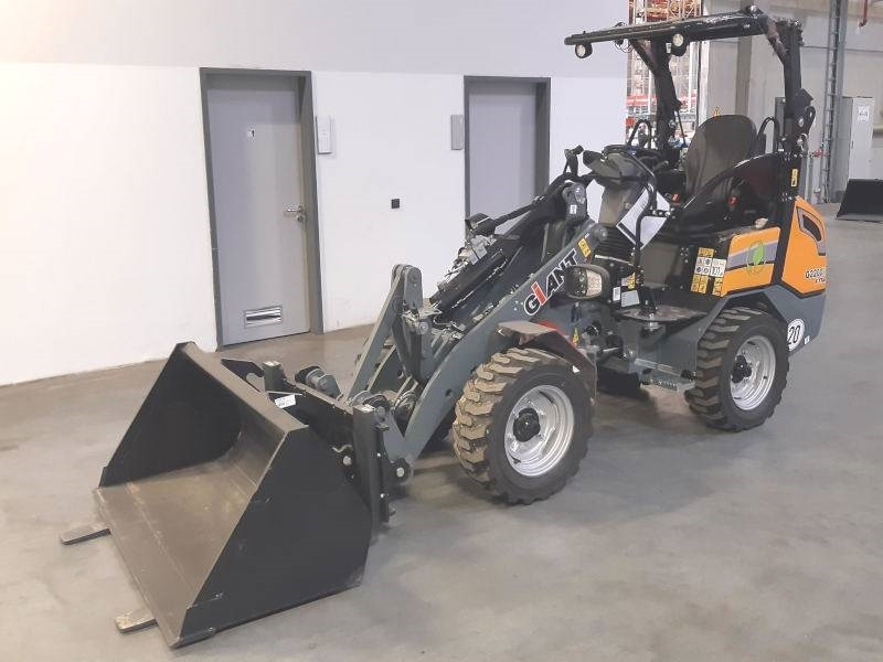 Giant G 2200 E X-Tra Elektro / electric - Mini chargeuse: photos 2 Giant G 2200 E X-Tra Elektro / electric - Mini chargeuse: photos 2