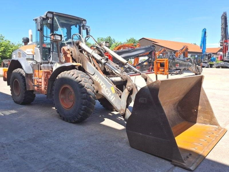 Hitachi ZW 180-6 PL High Lift - Chargeuse sur pneus: photos 4 Hitachi ZW 180-6 PL High Lift - Chargeuse sur pneus: photos 4