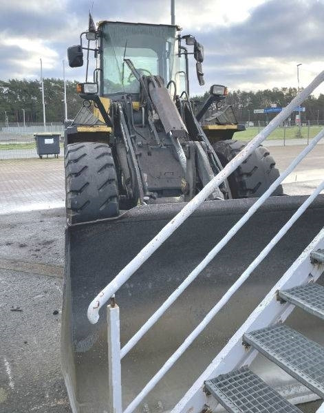 Komatsu WA 200 PT-5 - Chargeuse sur pneus: photos 2 Komatsu WA 200 PT-5 - Chargeuse sur pneus: photos 2