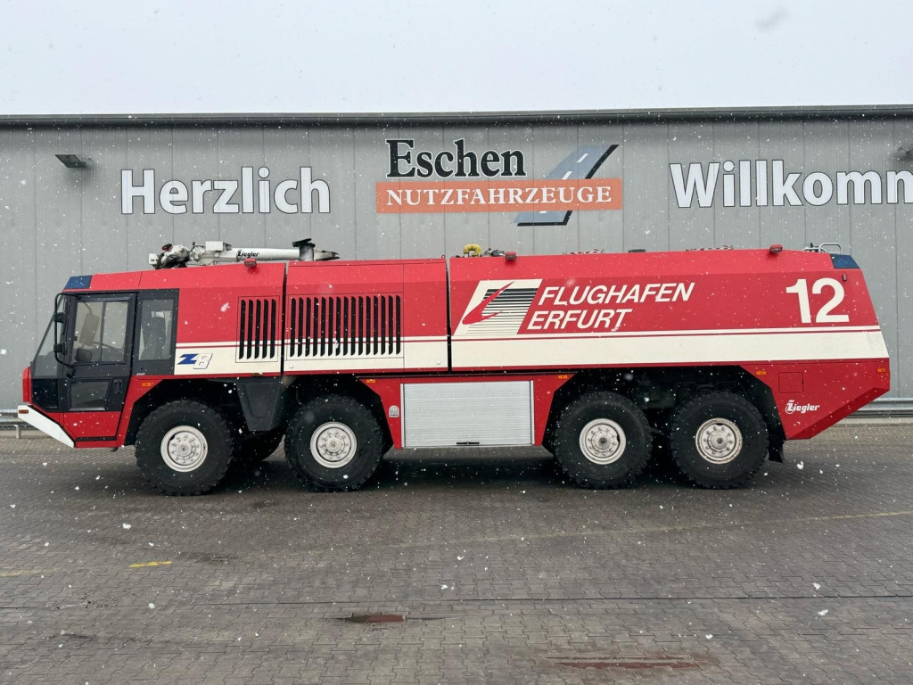 MAN 38.000 VFAEG 8x8 Flugfeldlöschfahrzeug - Camion de pompier, Équipement aéroportuaire: photos 2 MAN 38.000 VFAEG 8x8 Flugfeldlöschfahrzeug - Camion de pompier, Équipement aéroportuaire: photos 2