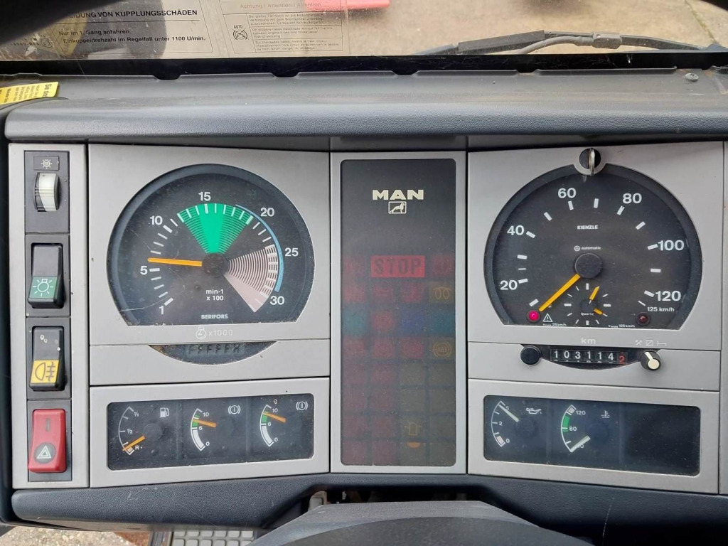 Camion benne, Camion grue MAN LE 8.220 4x4 / Kran: photos 9