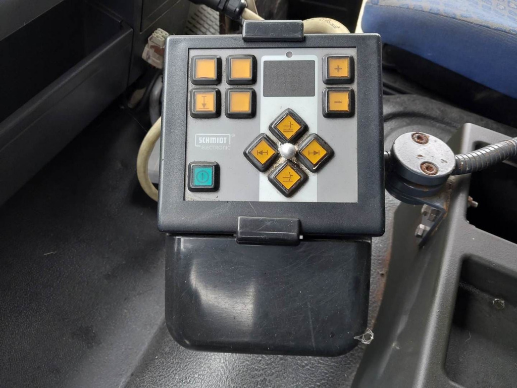 Camion benne, Camion grue MAN LE 8.220 4x4 / Kran: photos 8