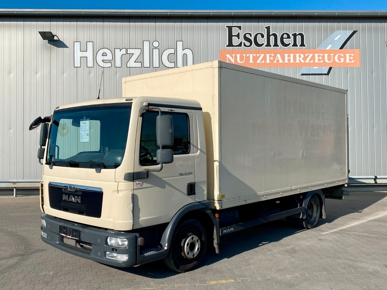 MAN TGL 8.150 Blatt/Blatt*5,5mKoffer*LBW*Seitentür MAN TGL 8.150 Blatt/Blatt*5,5mKoffer*LBW*Seitentür - Camion fourgon: photos 1 MAN TGL 8.150 Blatt/Blatt*5,5mKoffer*LBW*Seitentür MAN TGL 8.150 Blatt/Blatt*5,5mKoffer*LBW*Seitentür - Camion fourgon: photos 1