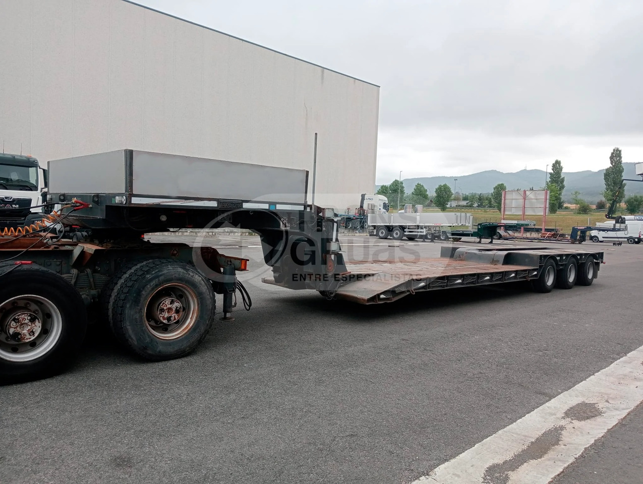 Semirremolque cama rebajado Traylona GP3BMA 13T - Semi-remorque surbaissé: photos 3 Semirremolque cama rebajado Traylona GP3BMA 13T - Semi-remorque surbaissé: photos 3