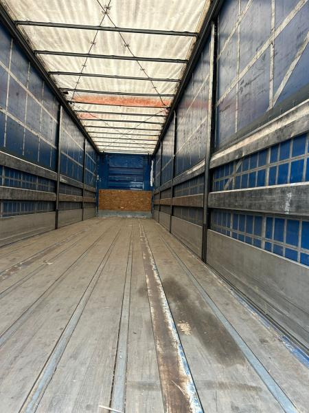 Fruehauf - Semi-remorque rideaux coulissants: photos 4 Fruehauf - Semi-remorque rideaux coulissants: photos 4