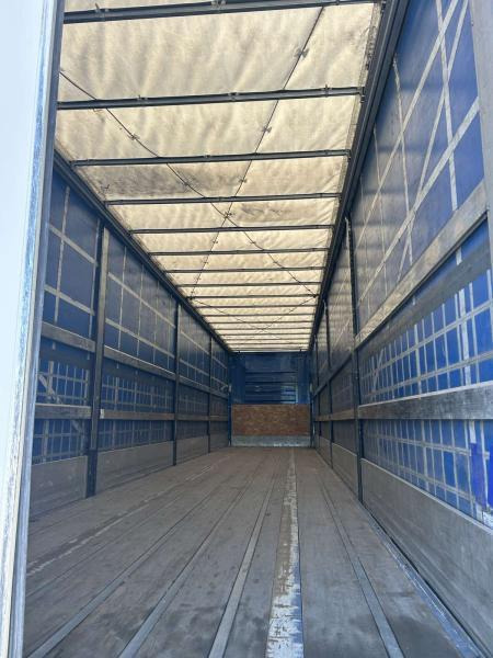 Fruehauf - Semi-remorque rideaux coulissants: photos 2 Fruehauf - Semi-remorque rideaux coulissants: photos 2