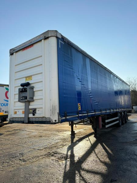 Fruehauf - Semi-remorque rideaux coulissants: photos 1 Fruehauf - Semi-remorque rideaux coulissants: photos 1