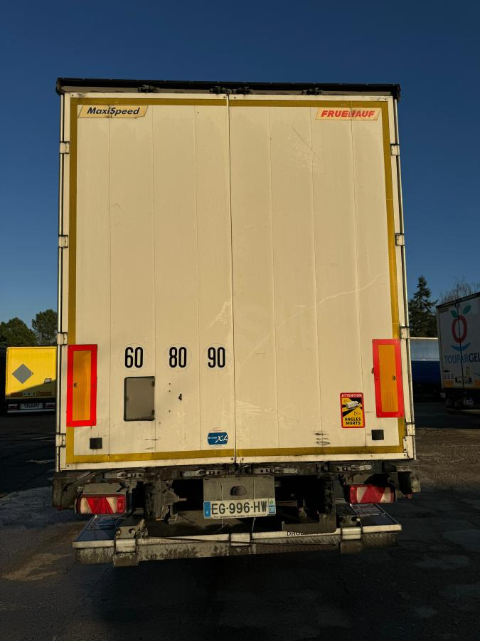 Fruehauf - Semi-remorque rideaux coulissants: photos 5 Fruehauf - Semi-remorque rideaux coulissants: photos 5