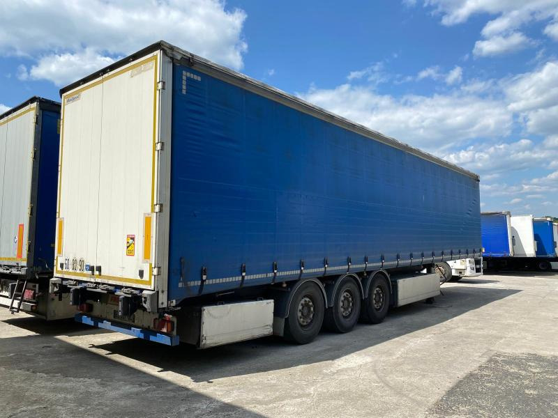 Fruehauf - Semi-remorque rideaux coulissants: photos 3 Fruehauf - Semi-remorque rideaux coulissants: photos 3