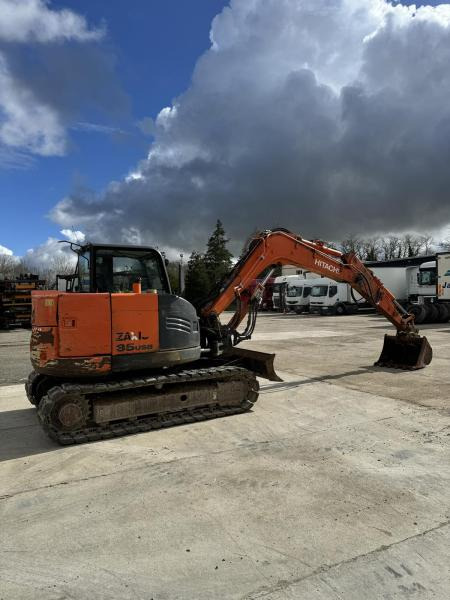 Hitachi ZX85USB-5A - Pelle sur chenille: photos 5 Hitachi ZX85USB-5A - Pelle sur chenille: photos 5