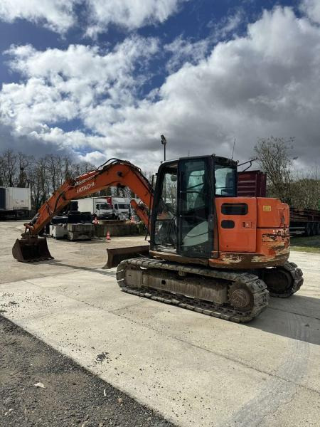 Hitachi ZX85USB-5A - Pelle sur chenille: photos 1 Hitachi ZX85USB-5A - Pelle sur chenille: photos 1