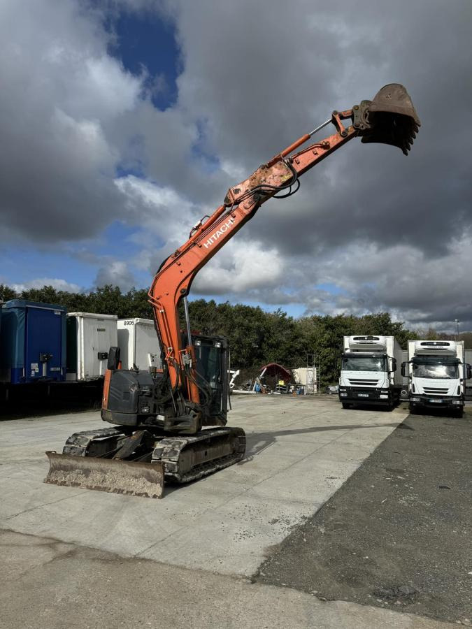 Hitachi ZX85USB-5A - Pelle sur chenille: photos 4 Hitachi ZX85USB-5A - Pelle sur chenille: photos 4