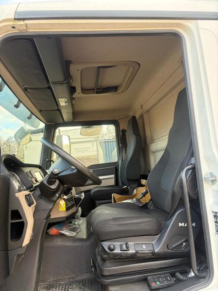 MAN TGM 18.290 - Camion à rideaux coulissants: photos 5 MAN TGM 18.290 - Camion à rideaux coulissants: photos 5