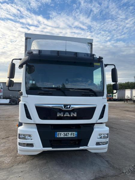 MAN TGM 26320 - Camion à rideaux coulissants: photos 2 MAN TGM 26320 - Camion à rideaux coulissants: photos 2