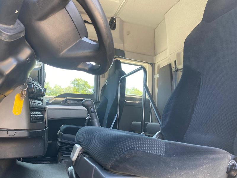 MAN TGX 18.360 - Camion à rideaux coulissants: photos 4 MAN TGX 18.360 - Camion à rideaux coulissants: photos 4