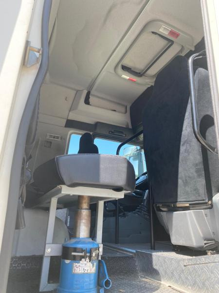 Camion à rideaux coulissants MAN TGX 18.360: photos 9