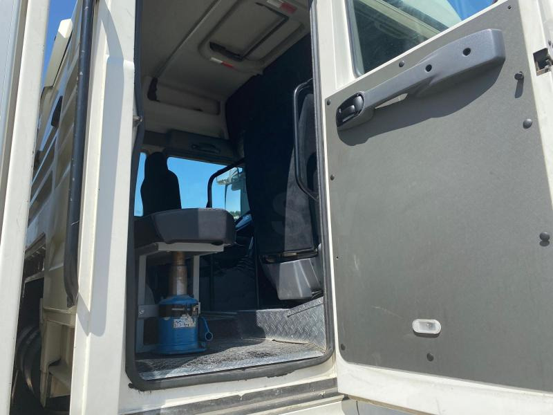 Camion à rideaux coulissants MAN TGX 18.360: photos 8