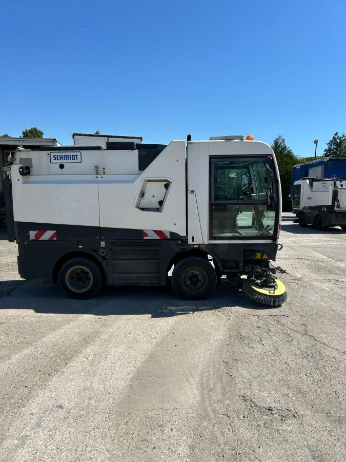 Schmidt Clingo 500 Compact 400 - Balayeuse de voirie: photos 1 Schmidt Clingo 500 Compact 400 - Balayeuse de voirie: photos 1