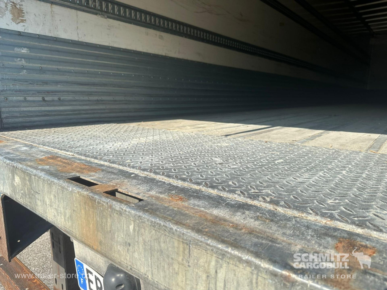 FRUEHAUF Dryfreight Standard Roller shutter door - Semi-remorque fourgon: photos 4 FRUEHAUF Dryfreight Standard Roller shutter door - Semi-remorque fourgon: photos 4